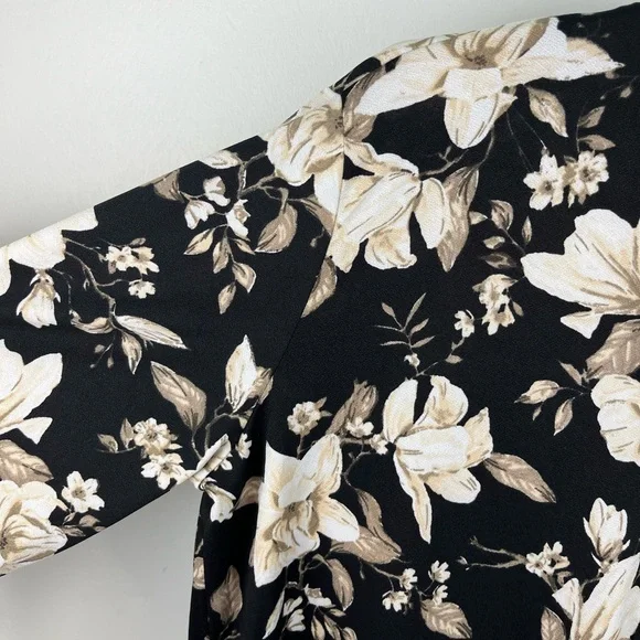 Clientele Floral V-Neck Blouse Black & Cream Print Women’s Size Medium - Picture 5 of 6